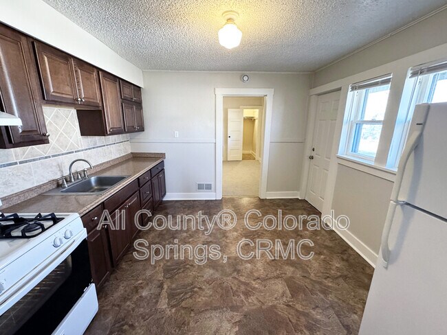 Building Photo - 1431 W Kiowa St