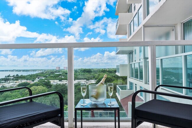 Foto del edificio - 2889 McFarlane Rd