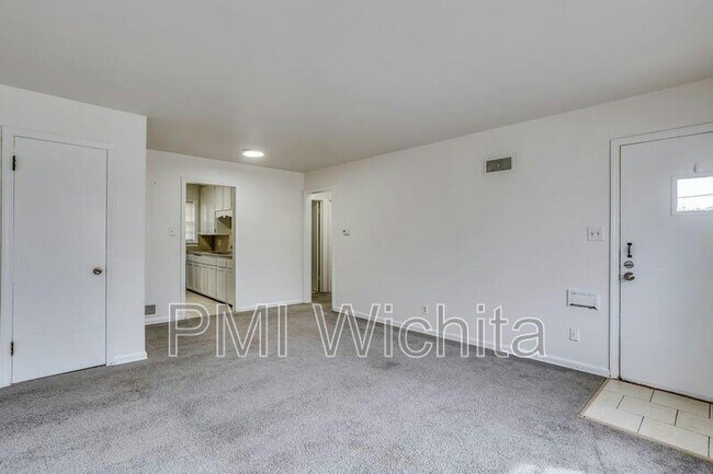 Foto del edificio - 6142 E Harry St