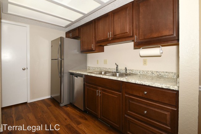 Building Photo - 2302 W Quantico St