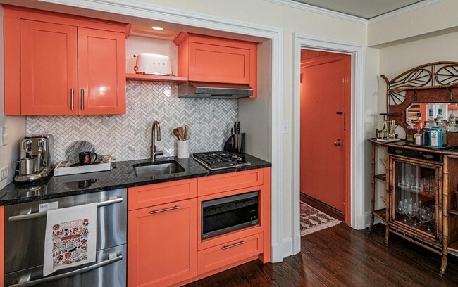 Building Photo - APART