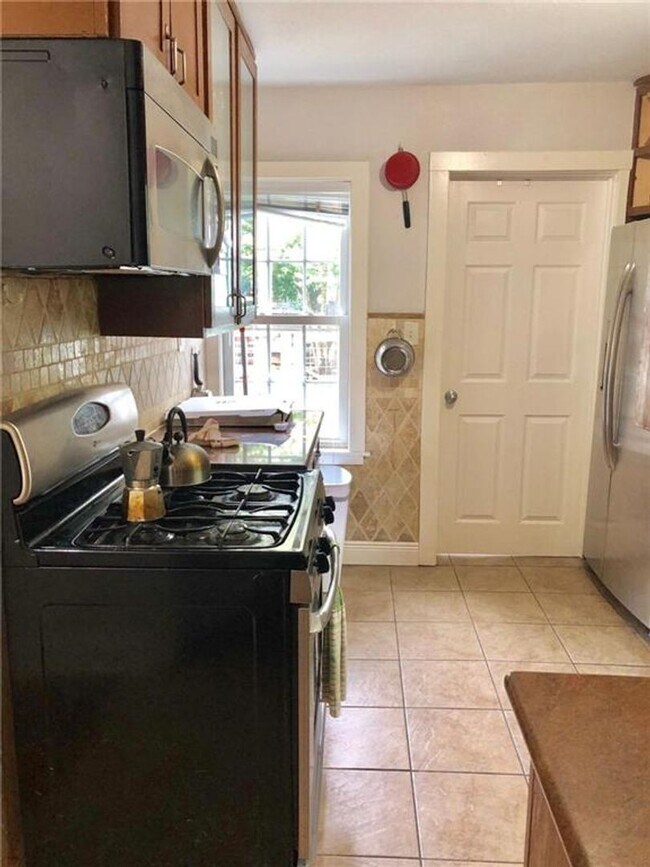 Foto del edificio - Great 4X2 Stand Alone Home for August!