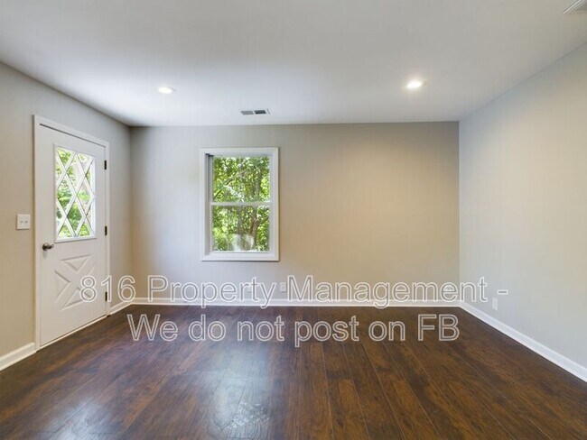 Foto del edificio - 6724 Sycamore Ave