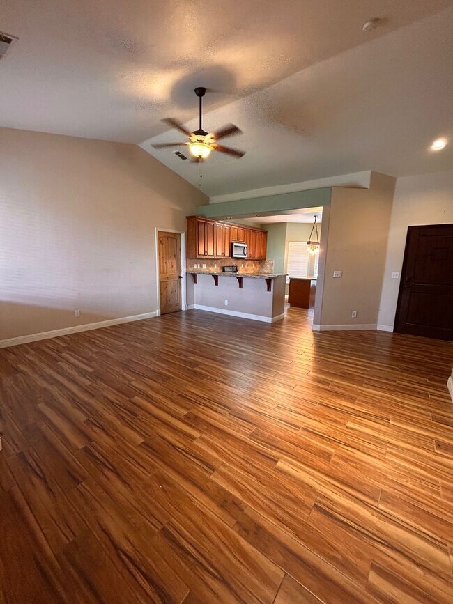 Building Photo - Nice house for rent in Farmersville