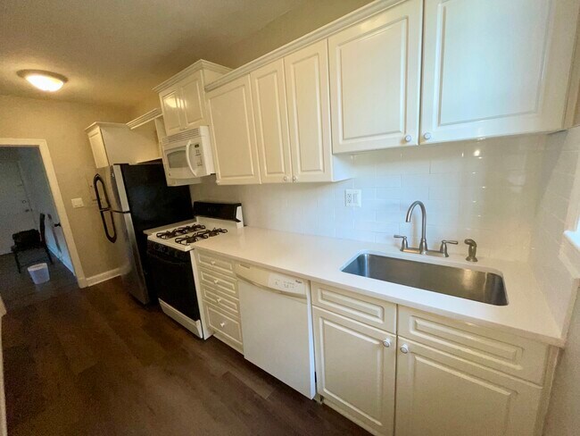 Dishwasher, disposal, oversized sink - 1404 Tuckerman St NW
