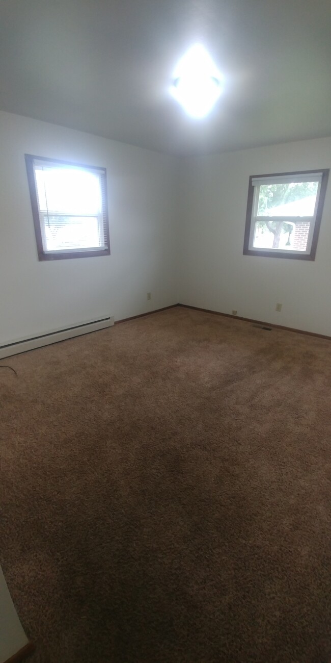 Building Photo - 3058 Runway Ave