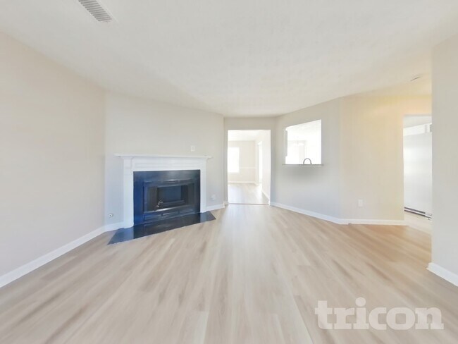 Foto del edificio - 2492 Feathertree Ln