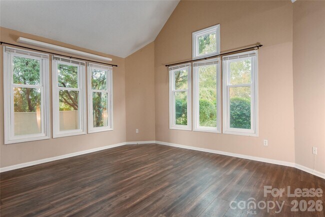 Foto del edificio - 9205 Ravenwing Dr