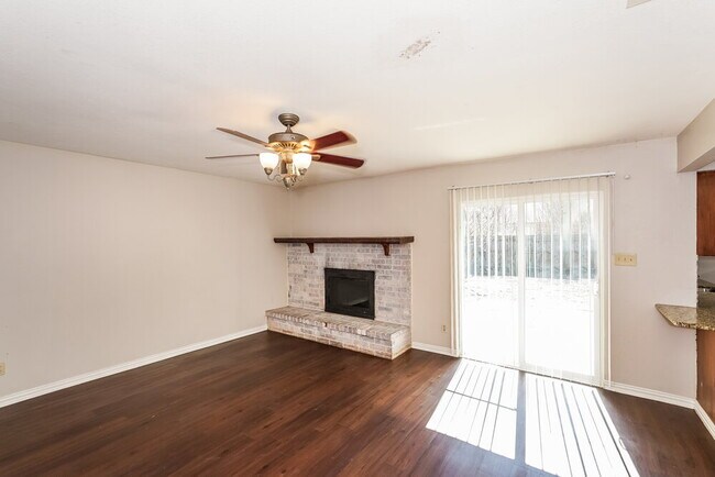 Foto del edificio - 3009 Joymeadow Dr
