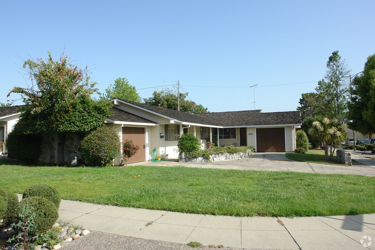 Building Photo - 4111 Olga Dr