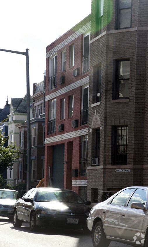 Foto del edificio - 1472 Newton St NW