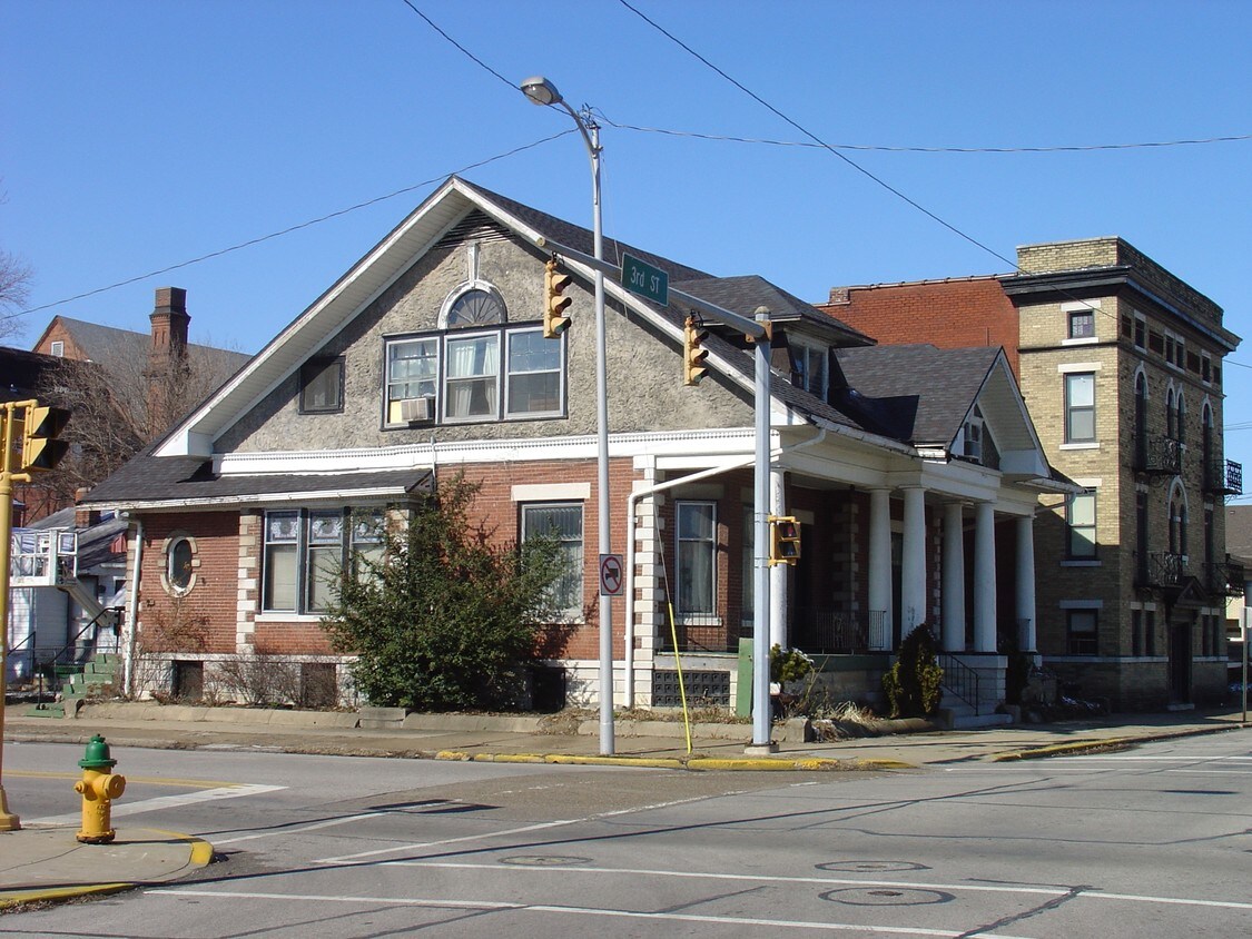 Primary Photo - 321 SE Third St