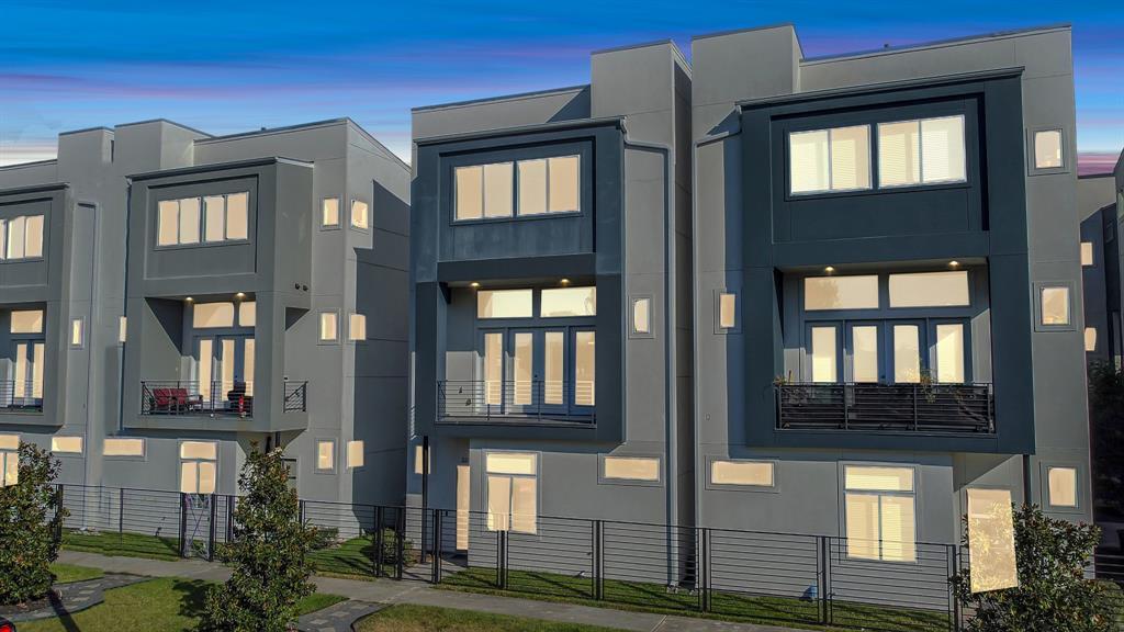 Foto principal - 3209 Garrow St