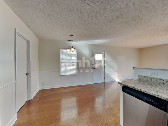 Foto del edificio - 1008 Montrose Dr