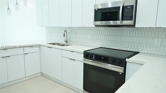 Foto del edificio - 5661 W 21st Ave