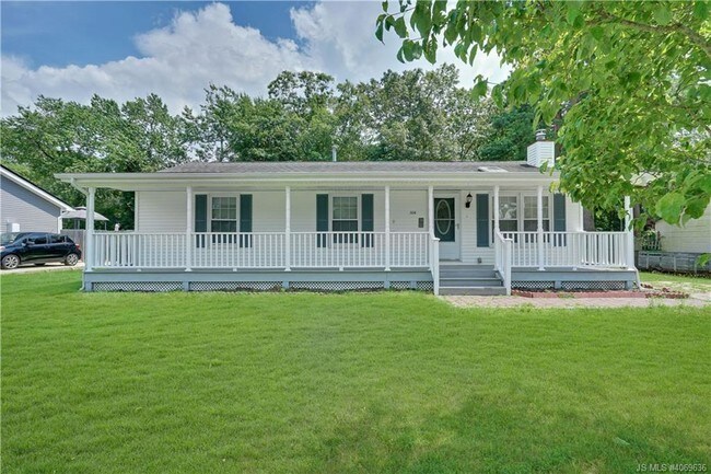 Building Photo - 306 Lake Crystalbrook Dr