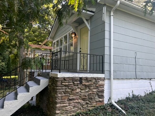 Building Photo - Cute 2 Bedroom Home in West Bloomfield