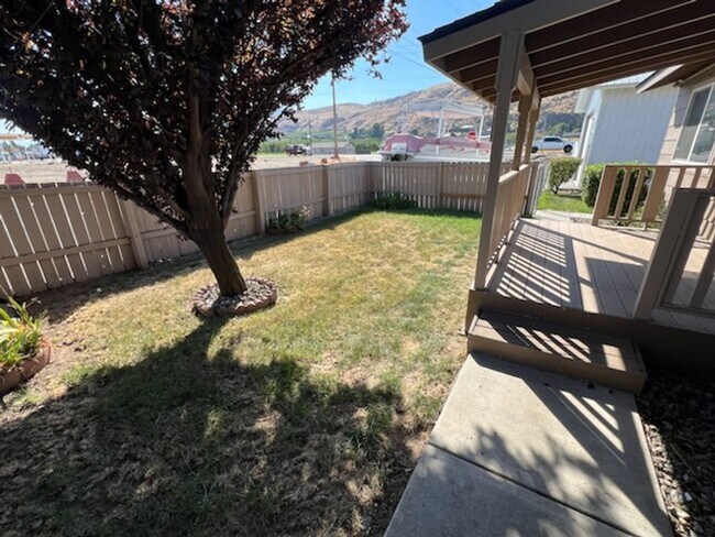 Building Photo - LOCATED IN ENTIAT! Cute 2 bed/1 bath home ...