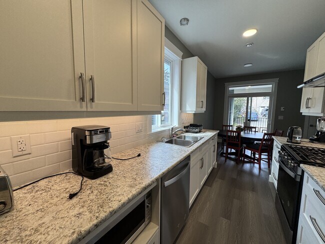 Photo du bâtiment - 641 Lambert Ave