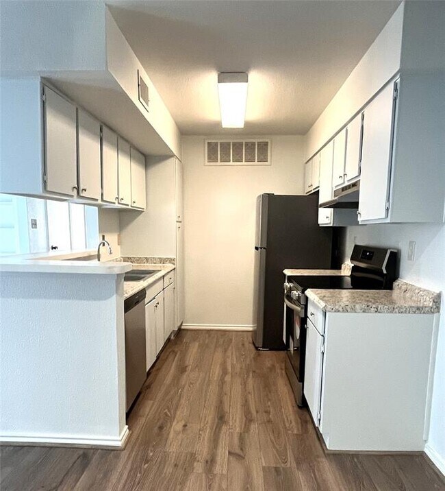 Foto del edificio - 12905 Woodforest Blvd
