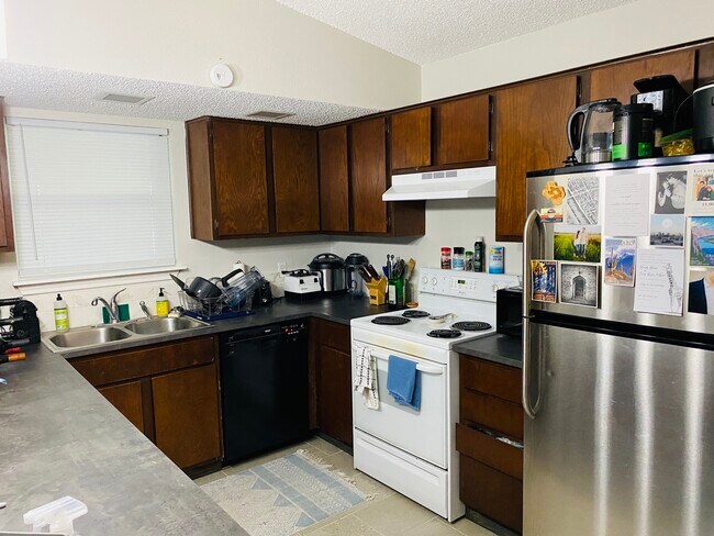 Foto del edificio - 4933 Curzon Ave