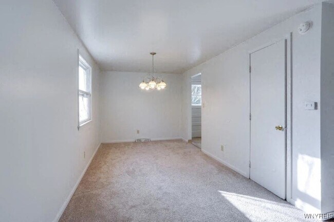 Building Photo - 11 Glenhaven Dr