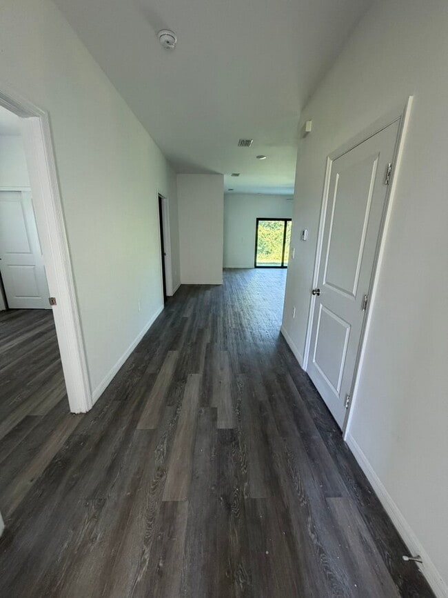 Building Photo - 1107 Abrams Blvd