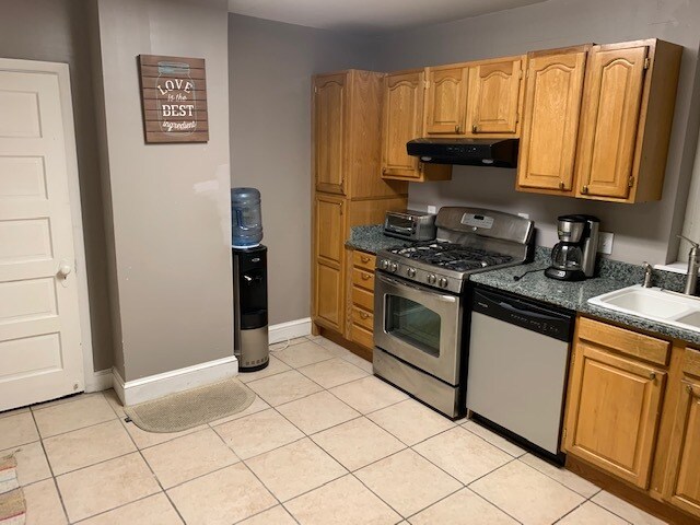Kitchen - 4127 Minnesota Ave NE