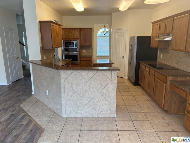 Building Photo - 315 Crowfoot Dr