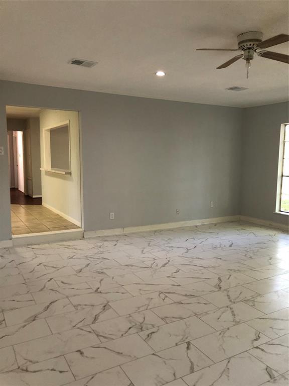 Building Photo - 7911 Sandpiper Dr