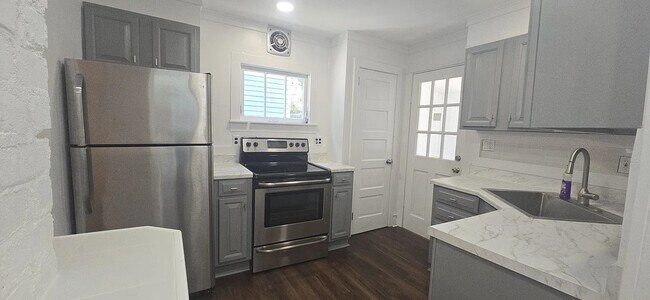 Foto del edificio - 58 Phoenix Ave