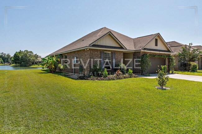 Building Photo - Stunning 3/2 in Foley Gated Community