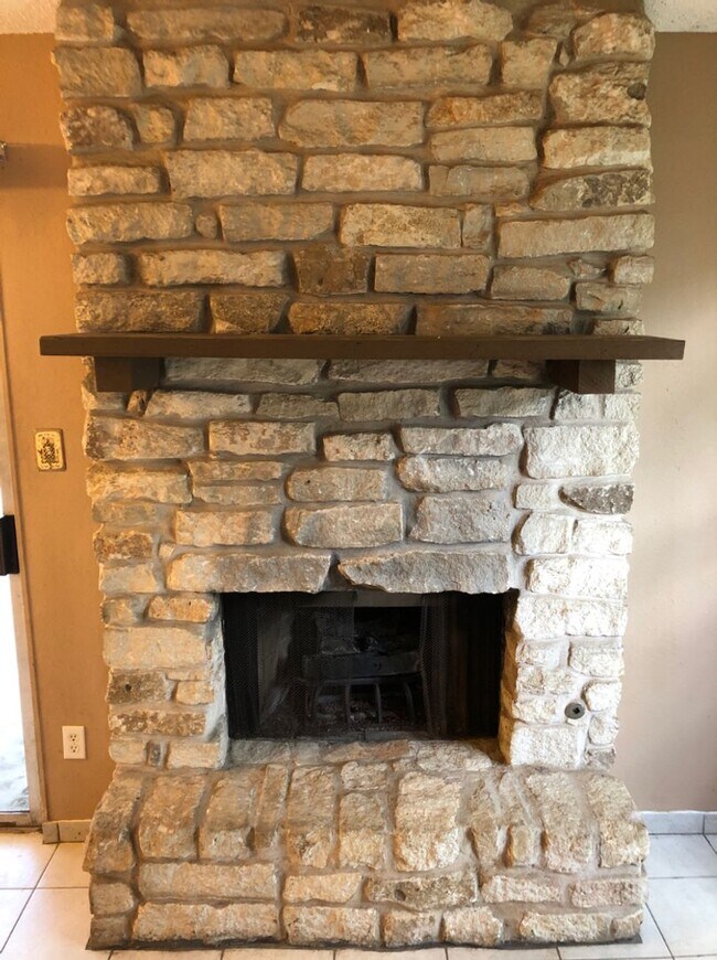 Foto del edificio - AVAILABLE NOW!