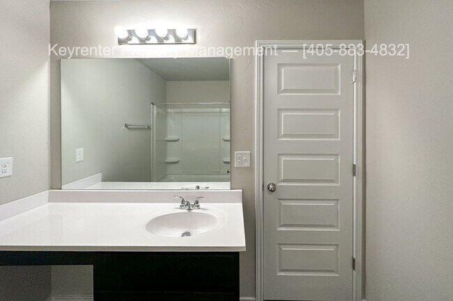 Foto del edificio - Gorgeous 4 Bed 2 Bath Home in Heart Of Yukon!