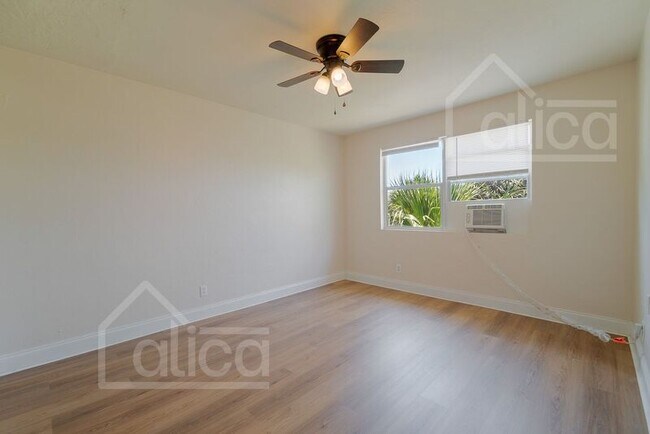 Foto del edificio - 801 N Sapodilla Ave