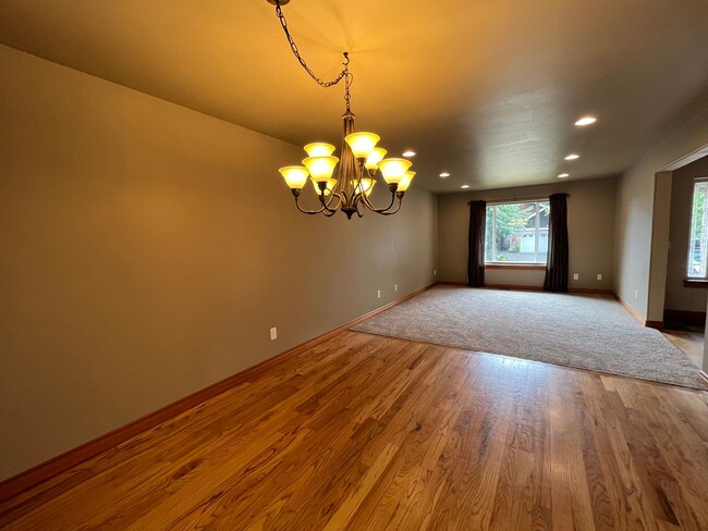 Building Photo - 1661 Fruitland Dr