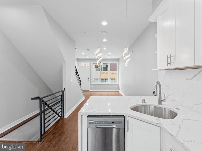 Building Photo - 1262 N Newkirk St