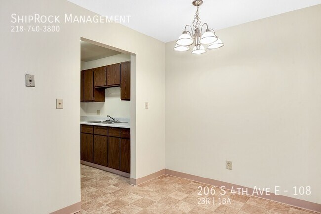 Foto del edificio - 206 S 4th Ave W