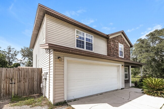 Building Photo - 7053 Civic Club Dr