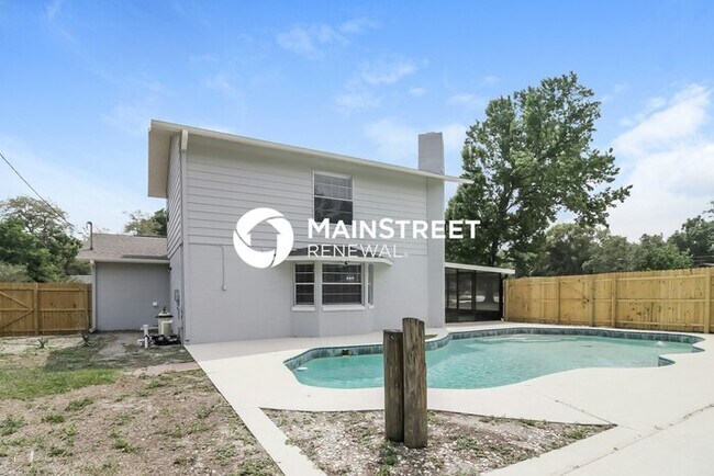 Building Photo - 4 Bedroom Pet-Friendly Home in Apopka, FL with Main Street Renewal