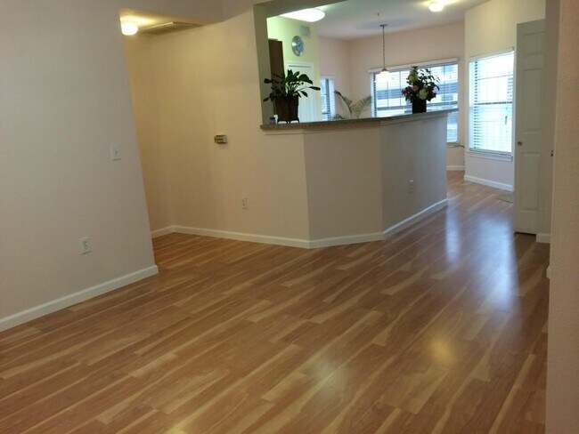 Foto del edificio - 2320 Gracy Farms Ln