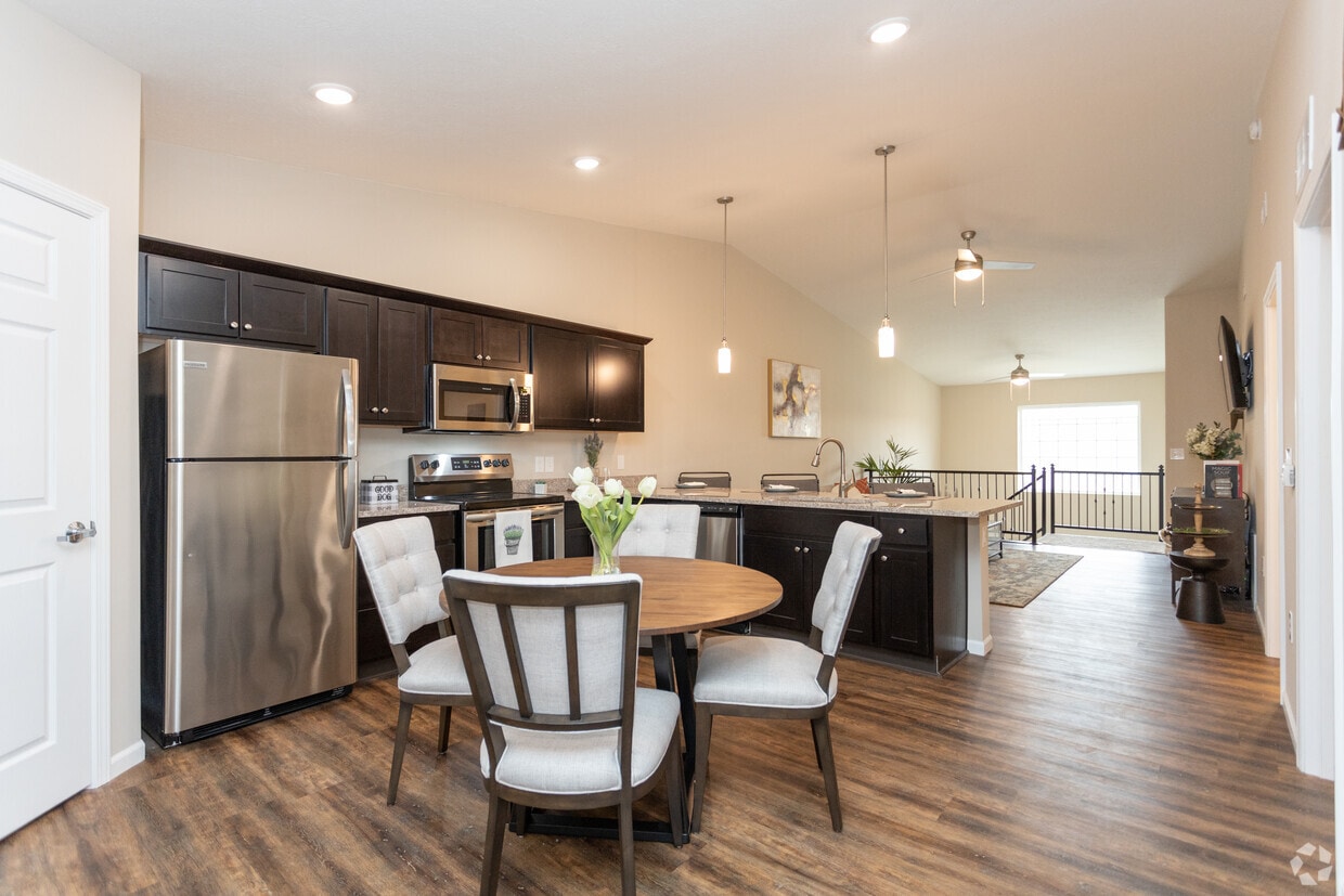 Redwood Grand Rapids Apartments in Grand Rapids, MI