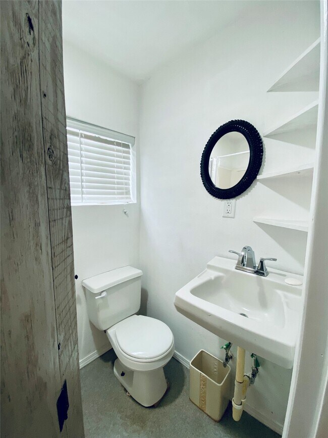 Foto del edificio - 3921 Woodleigh St