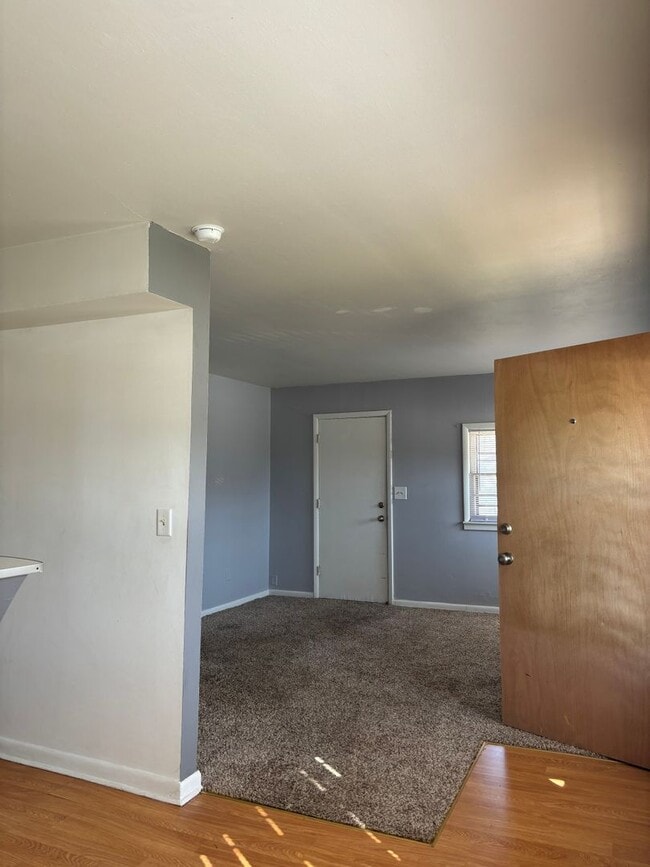 Building Photo - 611 N Meridian Ave