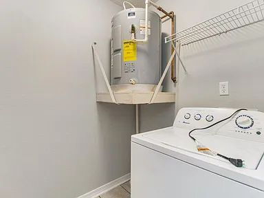 Building Photo - Renovated 2 bed 2 bath unit!