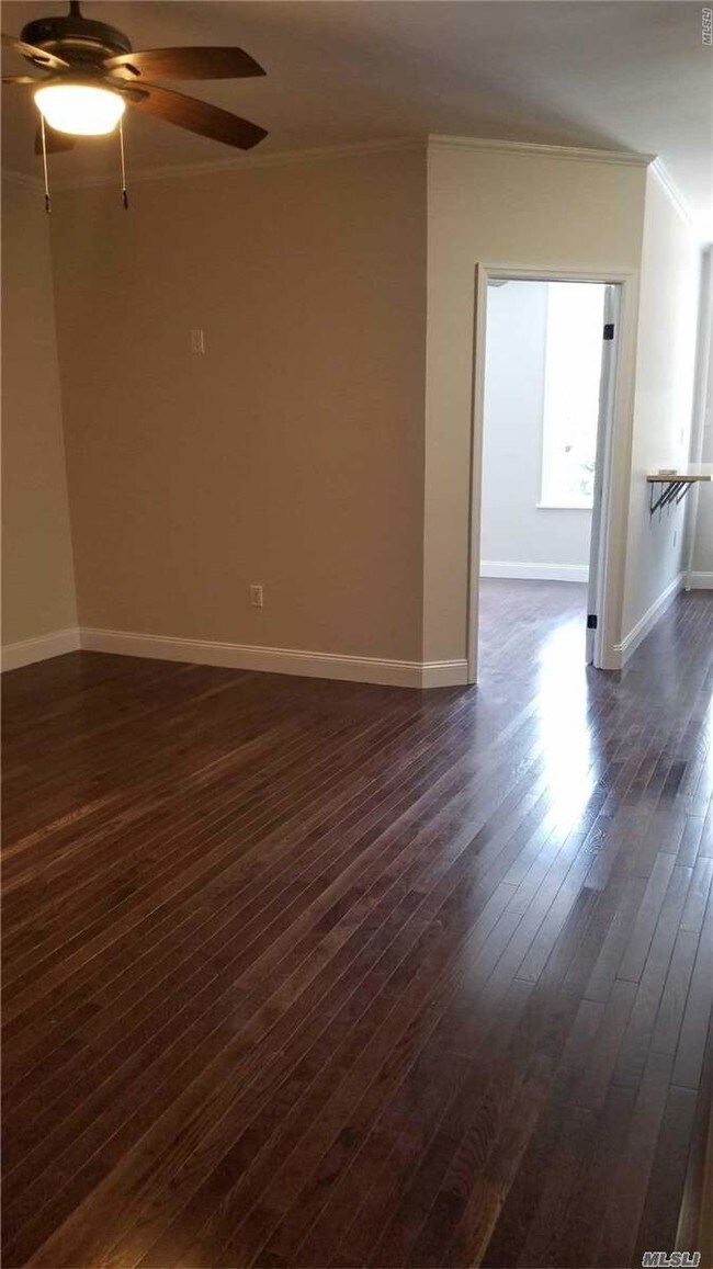 Building Photo - 75-12 64th Pl