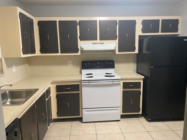 Building Photo - 3181 W Hallandale Beach Blvd