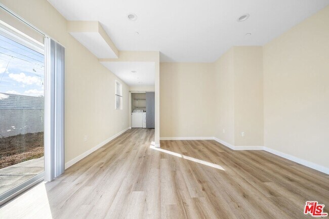 Foto del edificio - 1002 E 33rd St