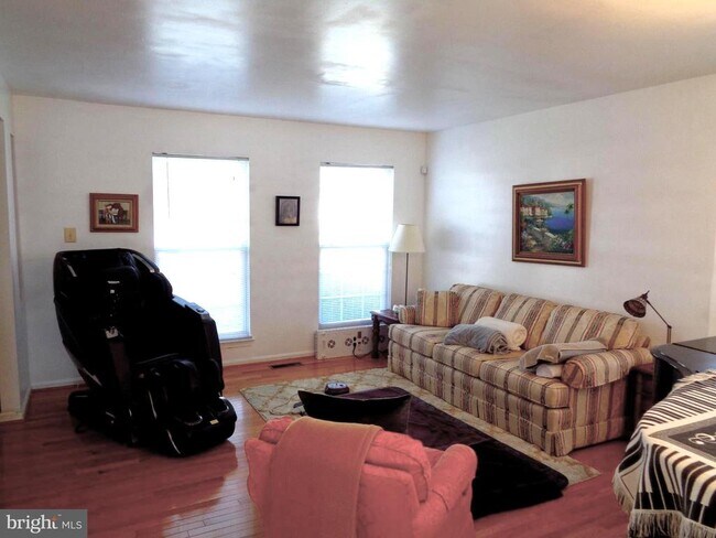 Building Photo - 11095 Lake Shore Ct