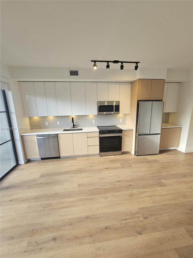 Foto del edificio - 1650 NE 124th St